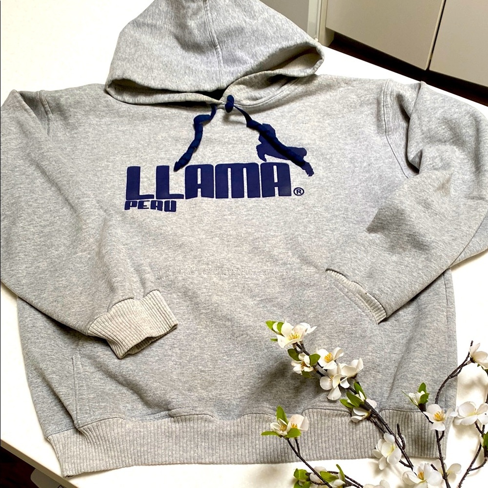 LLAMA PERU vintage hoody w front pouch and cabin cottage vibe